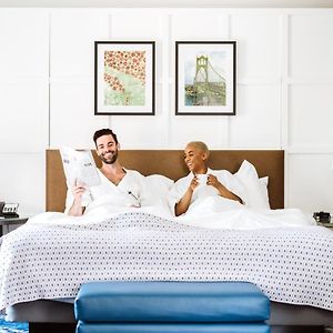 Queen Guestroom